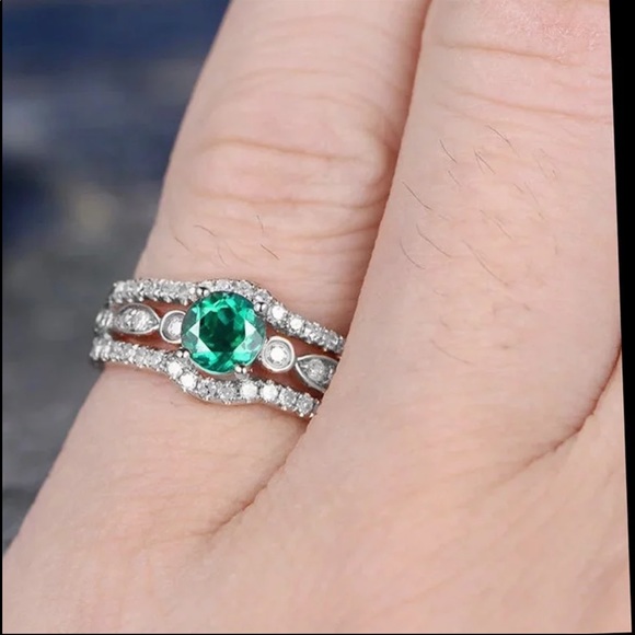 New Women’s 925 Silver Emerald Beautiful Ring - Picture 5 of 5
